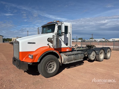 2010 Kenworth T800 8x4 Tri/A Day Cab Truck Tractor