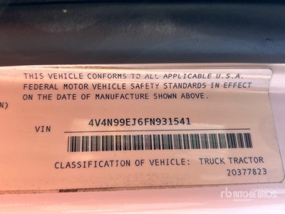 2015 Volvo VNL84T300 Tri/A Day Cab Truck Tractor