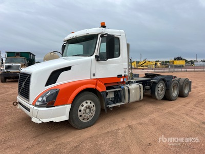 2015 Volvo VNL84T300 8x4 Tri/A Day Cab Truck Tractor