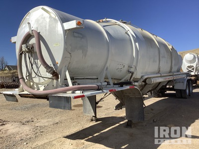 1976 Butler Aluminum Pneumatic Bulk Trailer