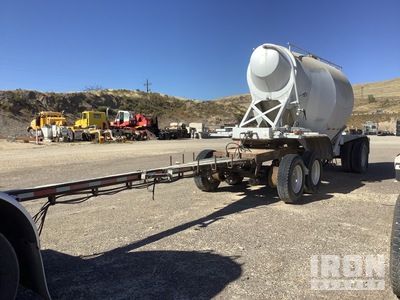 1987 Tri - axle Pneumatic Bulk Trailer