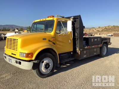 2002 International 4700 LP 4x2 Pritsche-Lkw