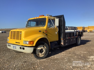 2002 International 4700 LP 4x2 Camion à Plateau