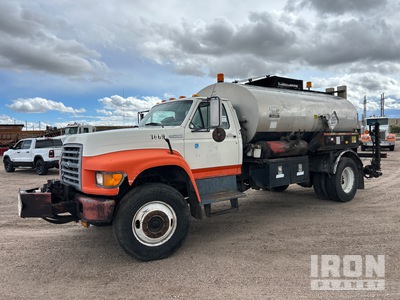 Etnyre CT-1040 2000 gal on 1997 Ford F800 4x2 Asphalt Distributor Truck