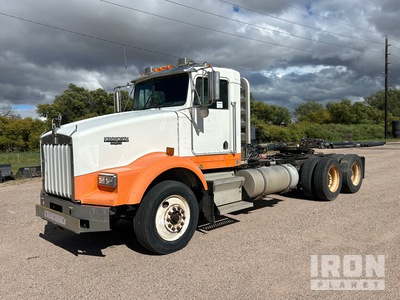 1999 Kenworth T800B Tri/A Day Cab Truck Tractor