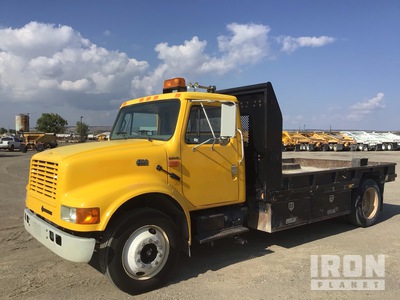 2002 International 4700 LP 4x2 Flatbed Truck
