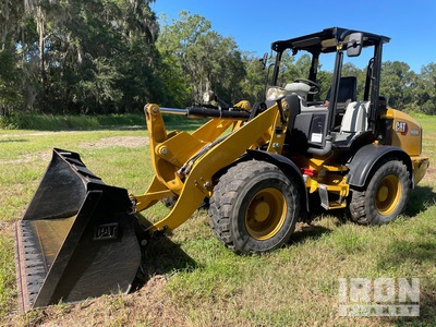 2021 Cat 908M Pala cargadora