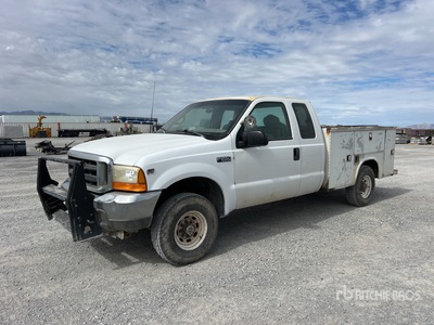 2001 Ford F-250 XLT 4x4 Extended Cab Utility Truck