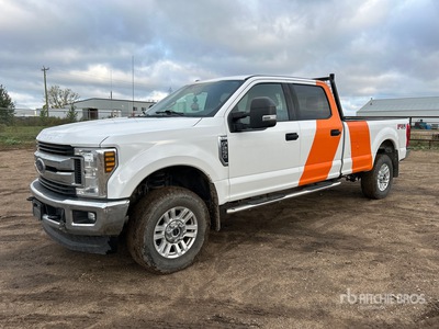 2019 Ford F-250 XLT 4x4 Crew Cab بيك اب