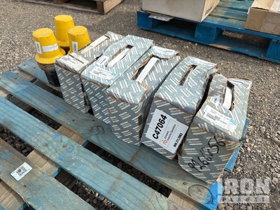 Quantity of (8) Secoroc 3.5 in Spindle Adapters