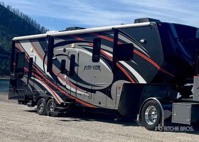 2013 Keystone Raptor 300MP 37 ft T/A Toy Hauler Przyczepa kempingowa