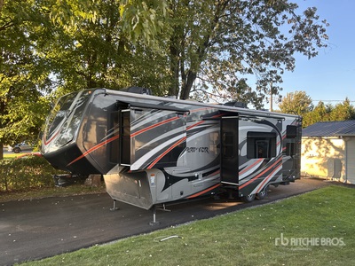 2013 Keystone Raptor 300MP 37 ft T/A Toy Hauler Przyczepa kempingowa