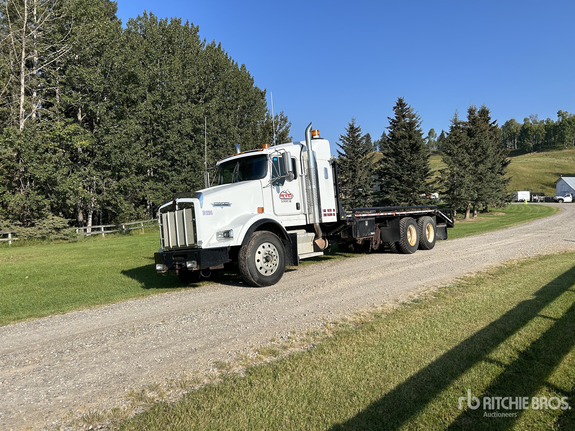 2004 Kenworth T800B 6x4 Sleeper Flatbed Truck