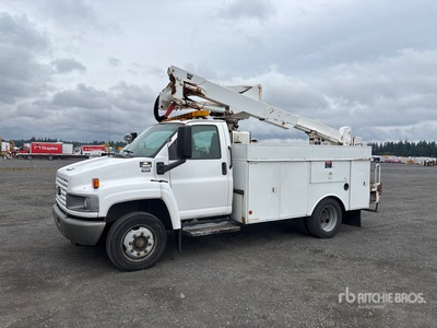 Altec AT35-G 35 ft on 2006 Chevrolet C5500 4x2 Camion de cubo