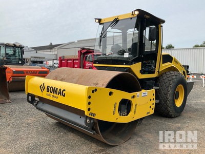 2019 Bomag BW211 D Smooth Drum Compactor