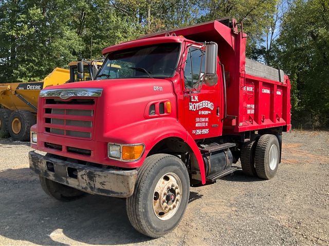 2000 Sterling L7500 4x2 S/A Dump Truck