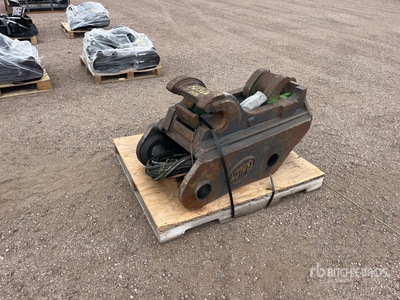 Excavator Coupler - Fits John Deere 350