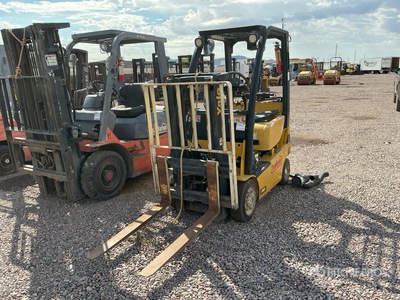 2014 Yale GLC030 2900 lb Cushion Tire Wózek widłowy (Inoperable)
