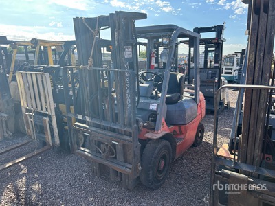 2001 Toyota 7FGU25 3750 lb Pneumatic Tire Forklift (Inoperable)
