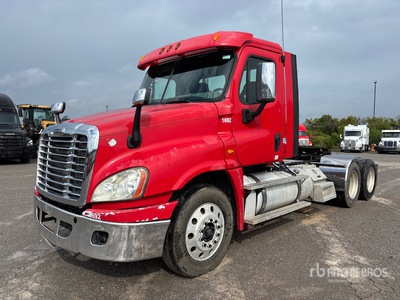 2013 Freightliner Cascadia 125 T/A Day Cab Truck Tractor