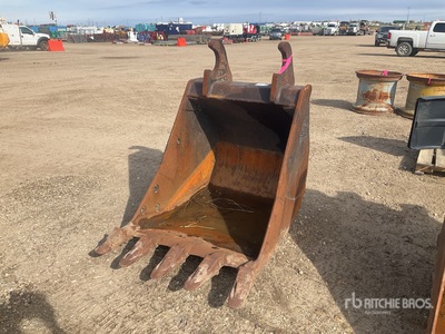 WBM 40 in Digging Excavator Bucket - Fits 300 Series