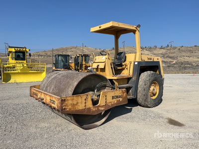 1988 Bomag BW213D جهاز ضاغط  الأسطوانة الناعمة