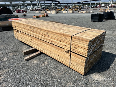 Quantity of (2) Bundles of 2 in x 4 in x 13 ft Bois de construction