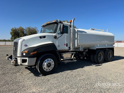 2013 Cat CT660 6x4 Camion cisterna de agua