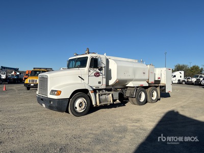 1999 Freightliner M2 106 6x4 Kraftstoff- / Schmiermittel Lkw