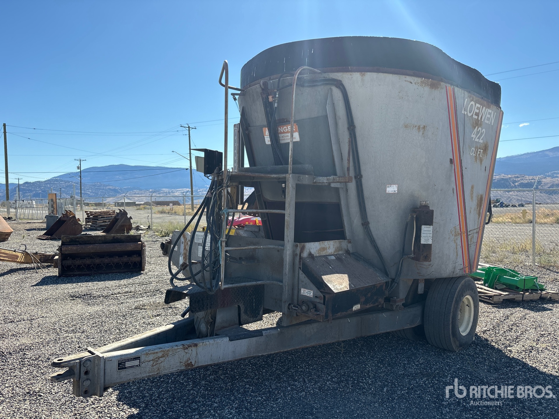 2003 Loewen 422 S/A Futtermischer