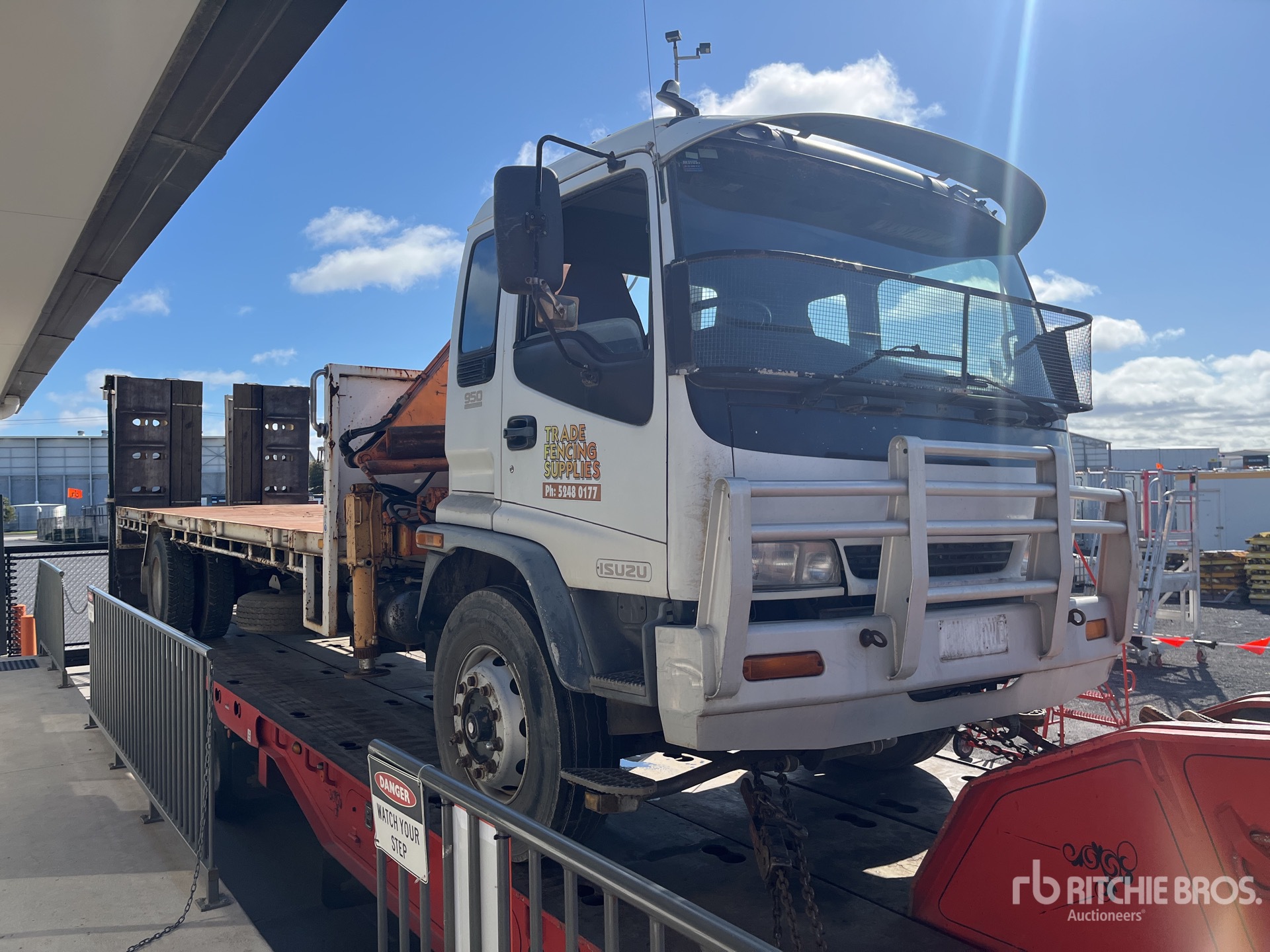 1997 Isuzu RVR900 Camion à Plateau