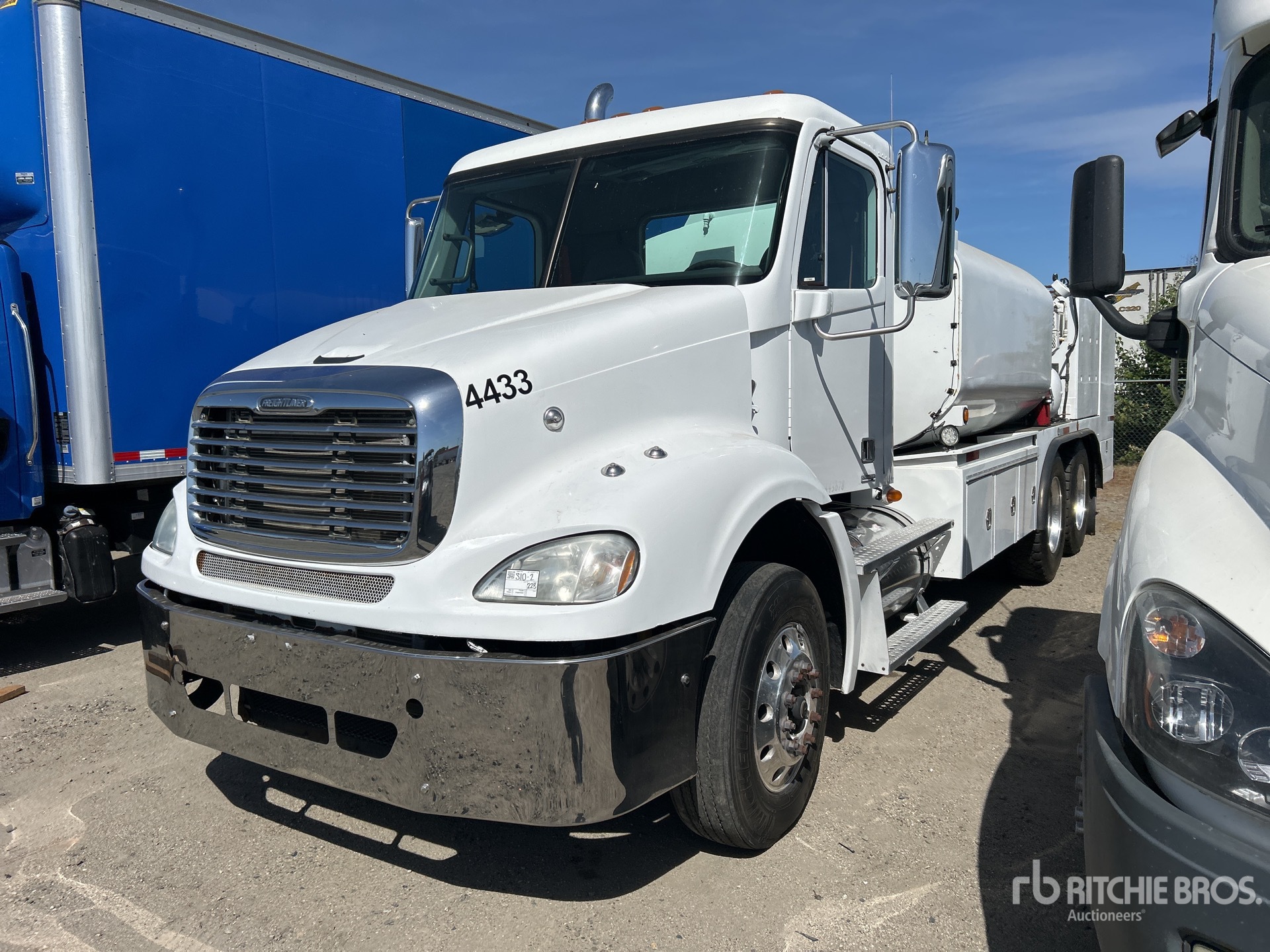 2008 Freightliner Columbia 112 6x4 Lube Truck