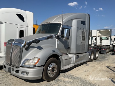 2017 Kenworth T680 6x4 3- Achs Sattelzugmaschine mit Schlafkabine (Inoperable)