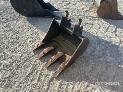 Kubota 18 in Digging Excavator Bucket - Fits Kubota KX41 or U17