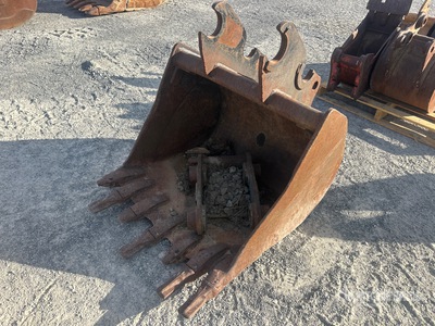 Kubota 34 in Digging Excavator Bucket - Fits Kubota KX080