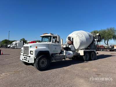 1995 Mack RD690S 8x4 Mixer Truck
