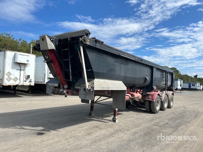 2019 Cross Country 32 ft Tri/A Tipping Trailer