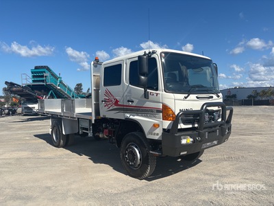 2023 Hino 500 GT 1528 4x4 Crew Cab Camion à Plateau