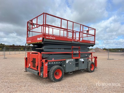2019 Skyjack 9250RT منصة رفع متحركة