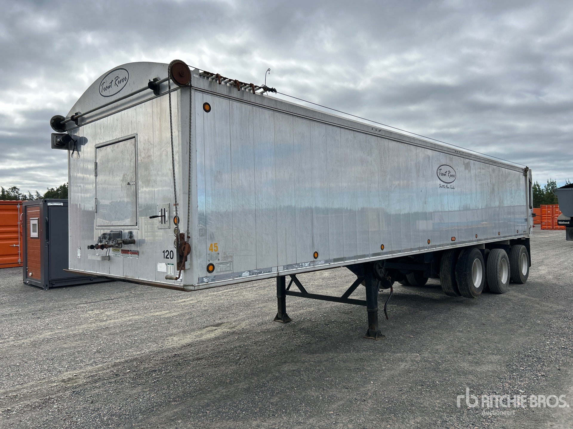 2011 Trout River 38 ft Tri/A Aluminum Live Bottom Trailer