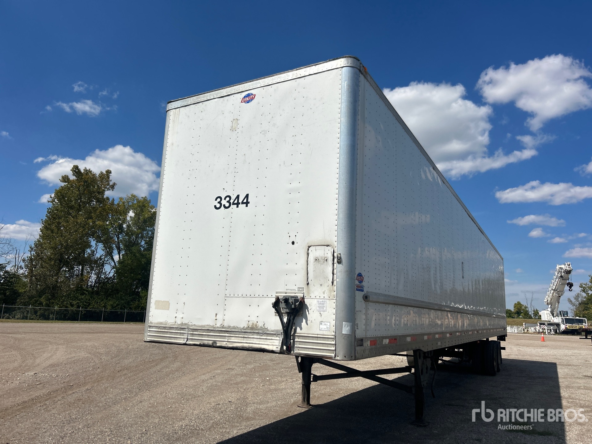 2017 Utility 53 ft x 102 in T/A Van Trailer
