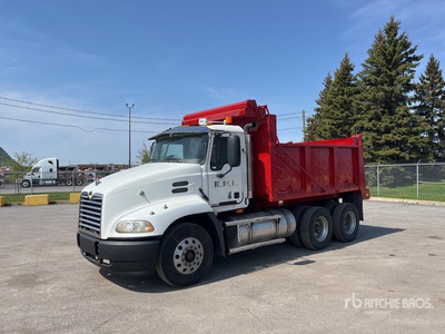 2004 Mack 600 6x4 T/A Camión dumper