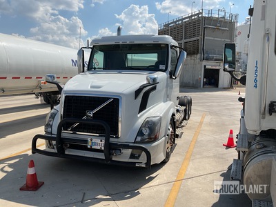 2016 Volvo VNL 6x4 T/A Day Cab Truck Tractor