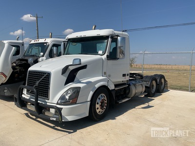 2015 Volvo VNL 6x4 T/A Day Cab Truck Tractor