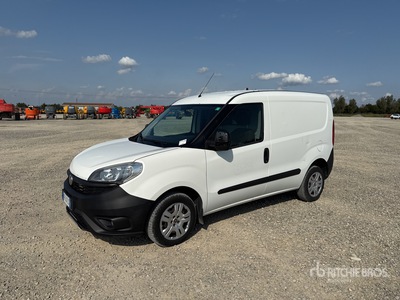 Fiat Doblo شاحنة فان