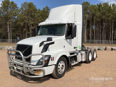 2017 Volvo VNL 6x4 T/A Dagcabine Trekker