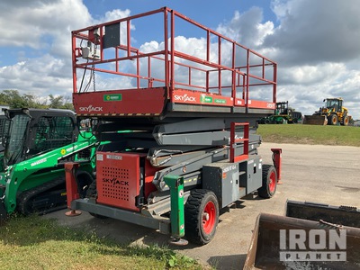 2015 Skyjack SJ9250RT Dual Fuel 4x4 Scissor Lift