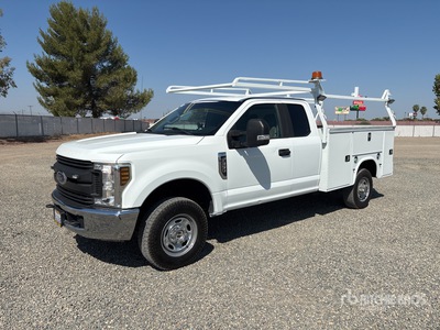 2019 Ford F-350 XL 4x4 Extended Cab Utility Truck
