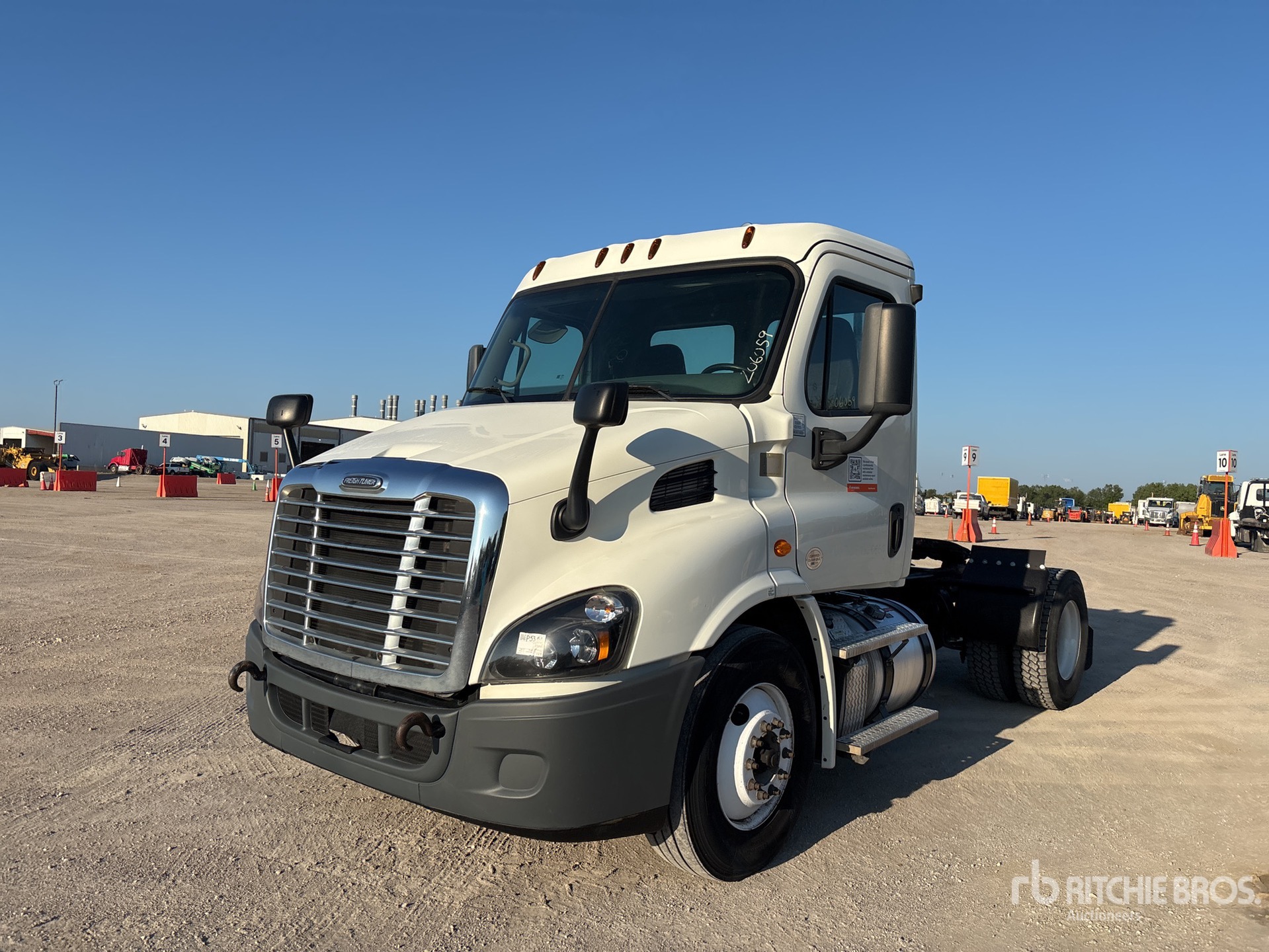 2019 Freightliner Cascadia 113 4x2 Day Cab Truck Tractor