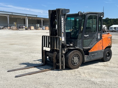 2019 Doosan g35s-7 6950 lb Pneumatic Tire رافعة شوكية